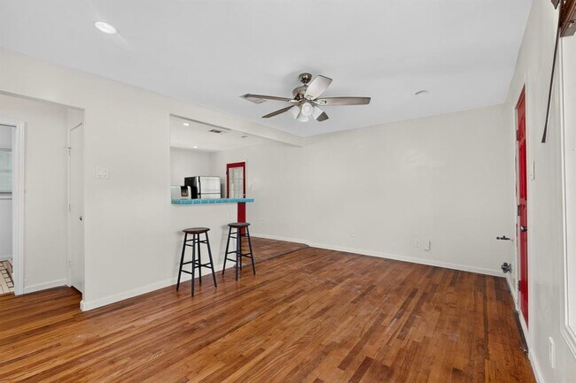 Building Photo - 4711 Alf Ave