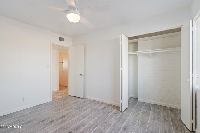 Building Photo - 2548 N 68th Pl