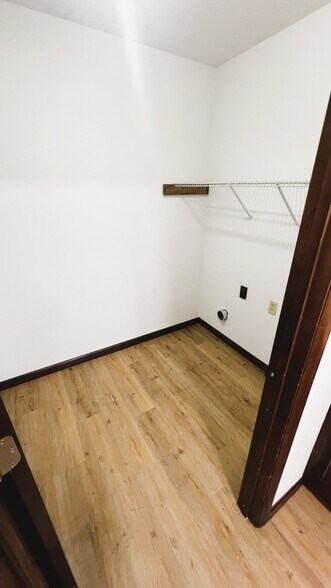 Building Photo - 520 Circle Pine Dr