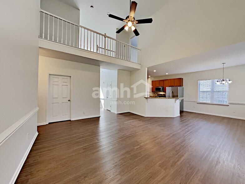 Building Photo - 2425 Coneflower Dr
