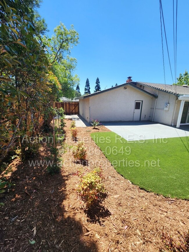 Building Photo - Action Properties R.E.S.- Central Roseville, R.V. Access, 3 Bedroom, Large Patio & Rear Yard, Nea...