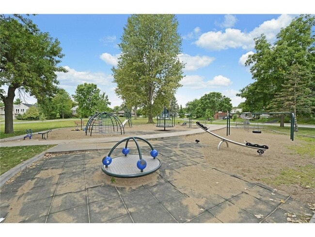 Building Photo - 4222 Basswood Rd