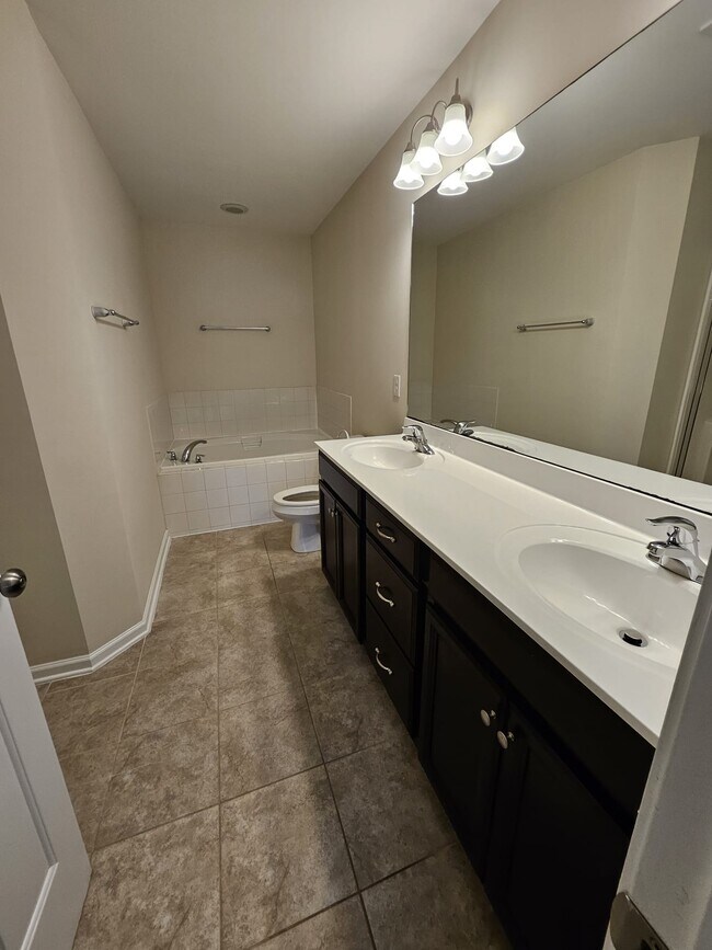 Building Photo - 110 Fargale Ln