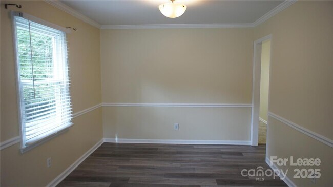 Building Photo - 8306 Summerglen Cir