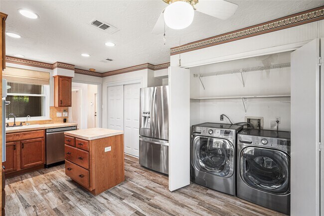 Building Photo - 1516 Beaconshire
