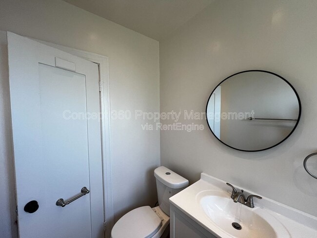 Building Photo - 1421 1/2 Obispo Ave