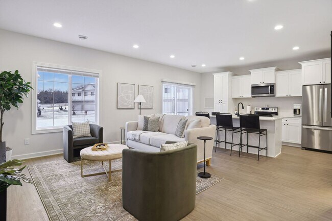 Building Photo - Fully Furnished 3 Bedroom Town Home