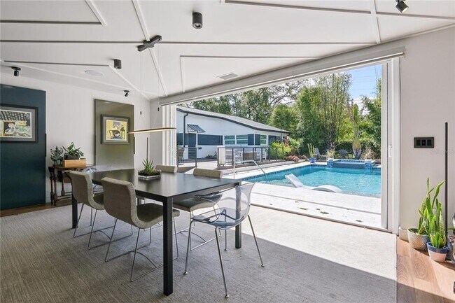 Building Photo - 1851 Royal Oak Pl E