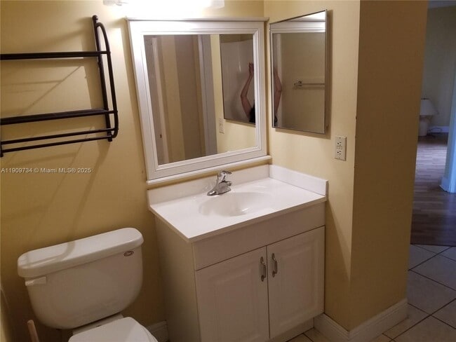 Building Photo - 9735 Fontainebleau Blvd