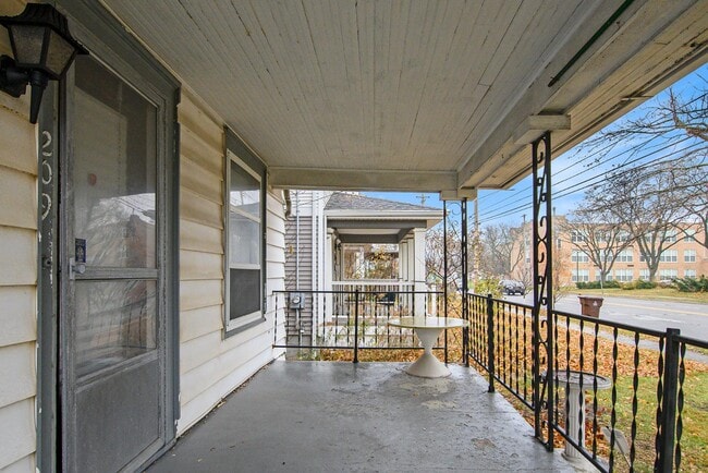 Building Photo - 209 E Mt Hope Ave