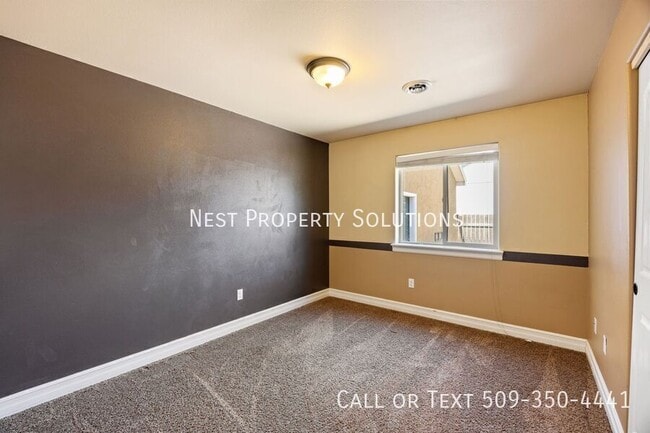 Building Photo - 547 S Bayside St