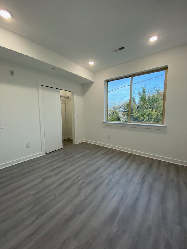 Building Photo - 624 N 38th St