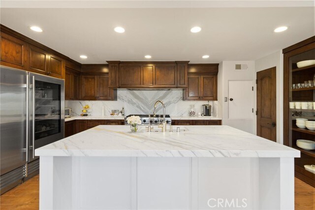 Building Photo - 415 28th St