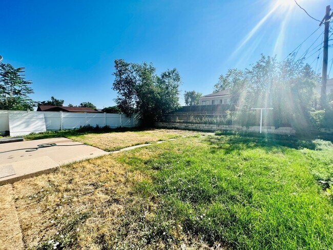 Building Photo - 702 S Wolcott Ct