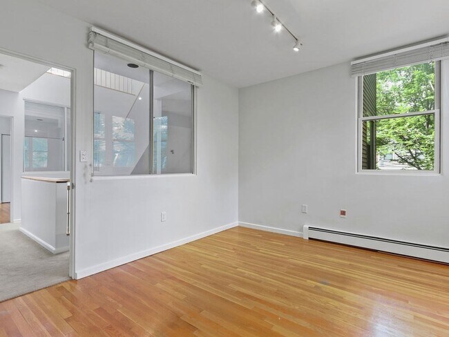 Building Photo - 336 Harvard St