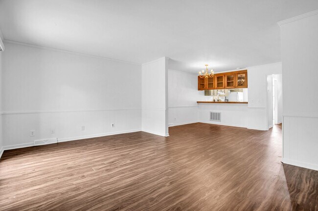 Building Photo - 2 Bed, 2.5 Bath Townhome Available in Simp...