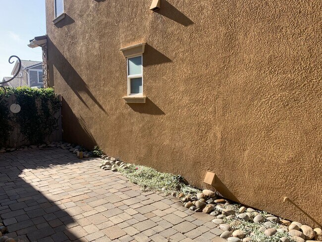 Building Photo - 1331 Violet Way