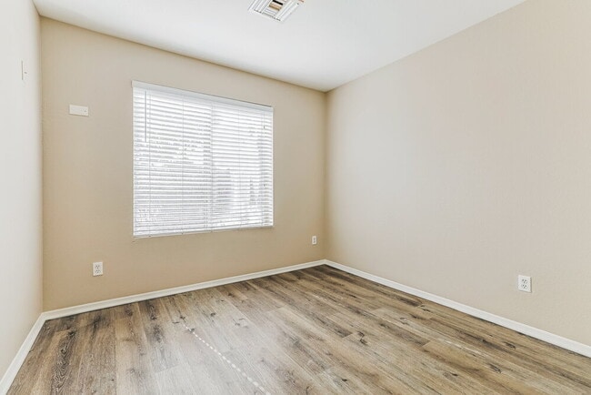 Building Photo - 8746 W McLellan Rd