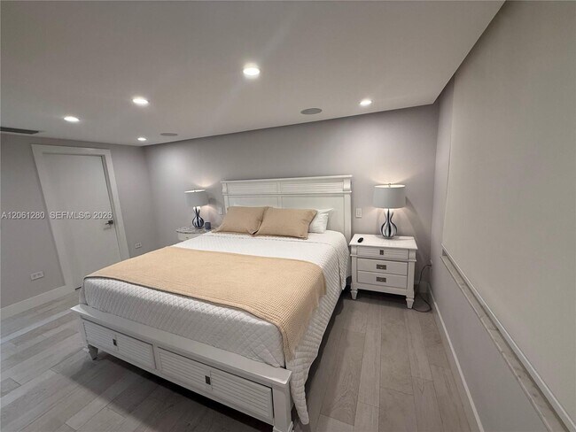 Building Photo - 5555 Collins Ave