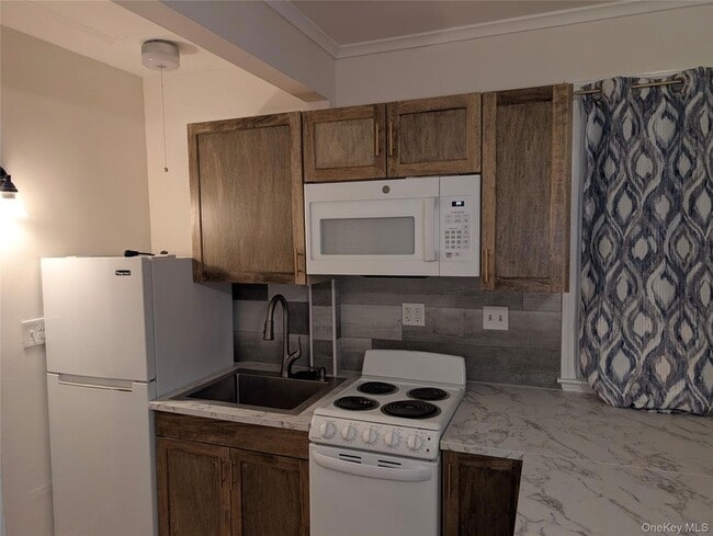 Building Photo - 1751 US-6