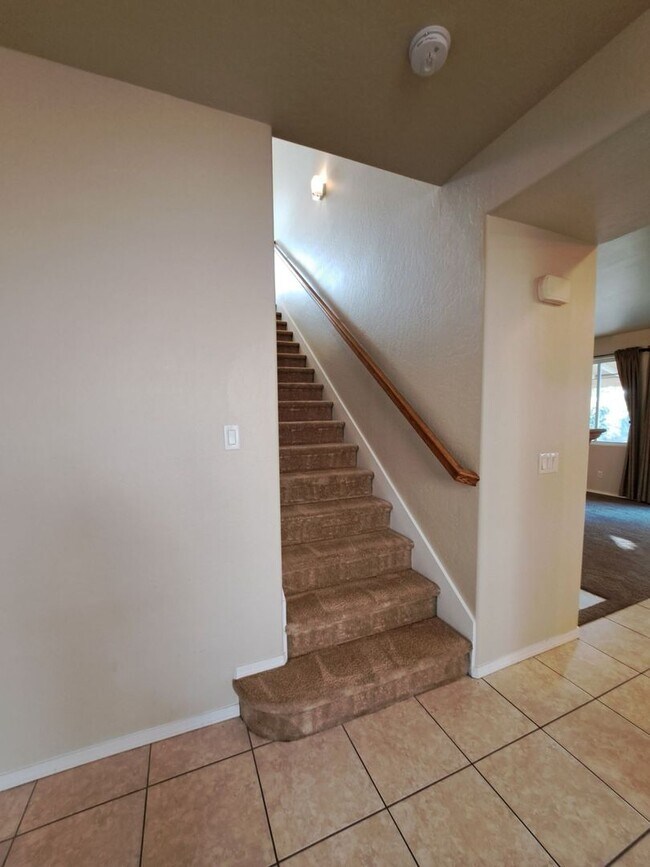 Building Photo - Spacious 2-Story Fresno Home with Bonus Room!