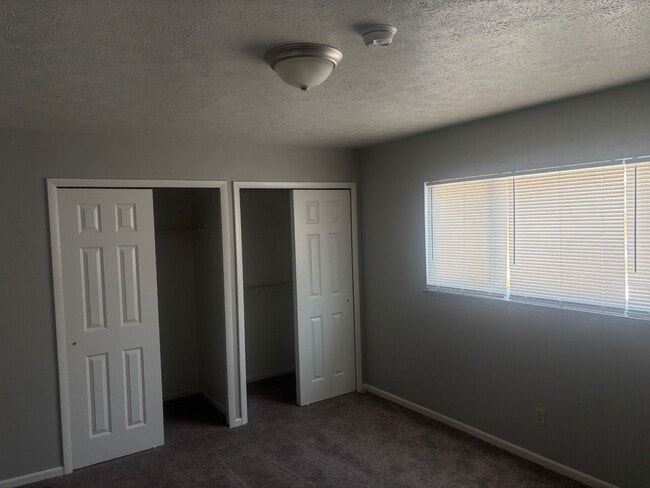 Building Photo - Charming 2-Bedroom Property in Prime Location