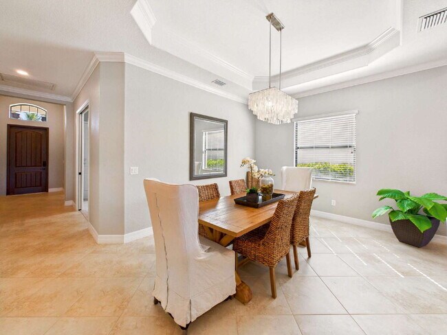 Building Photo - SEASONAL RENTAL – Available November throu...