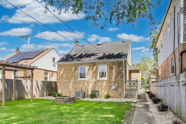 Building Photo - 4118 Prairie Ave