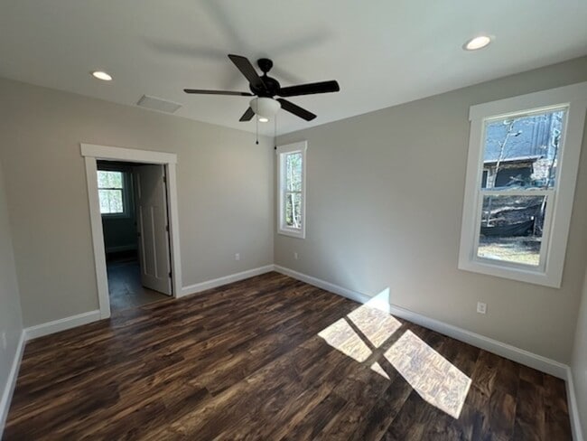 Building Photo - Well Maintained Home