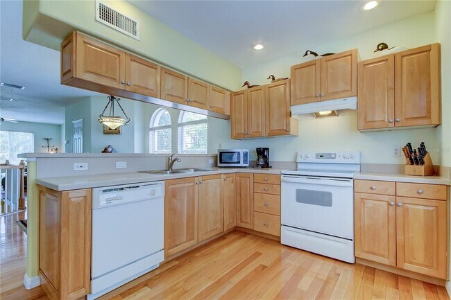 Building Photo - 1575 Pinellas Bayway S