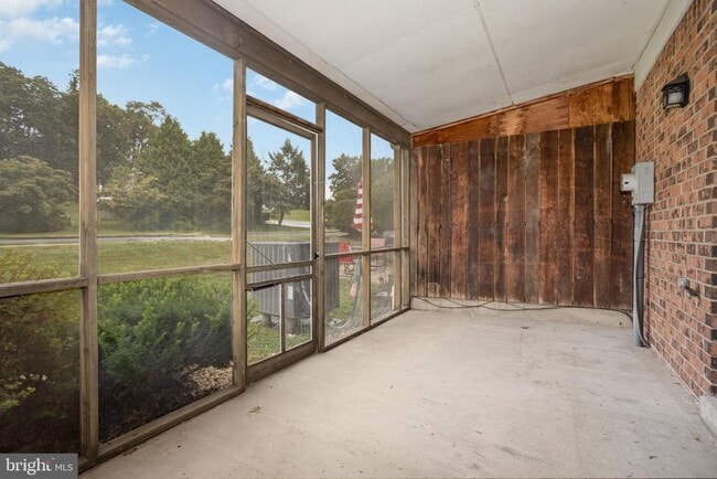 Building Photo - 912 Allenview Dr