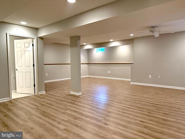 Building Photo - 25558 Dabner Dr