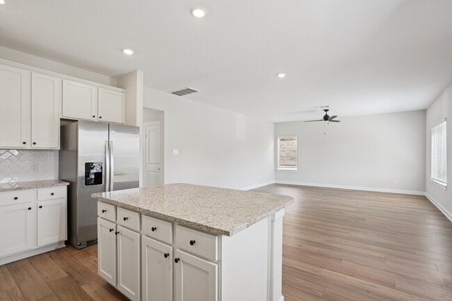 Building Photo - 1006 Whispering Winds Dr