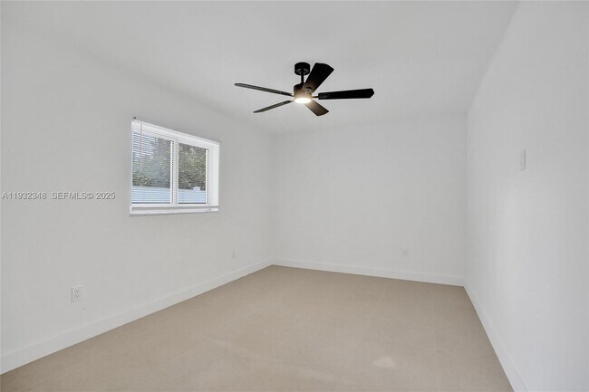 Building Photo - 922 NW 4th Ave