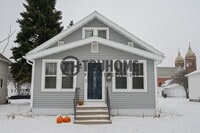 Building Photo - Large 3 Bedroom 2 Bath House w/Fenced in Yard and 2 Stall Garage Available Soon!