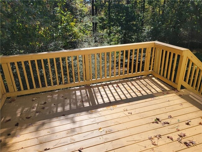 Building Photo - 410 Collett Ave