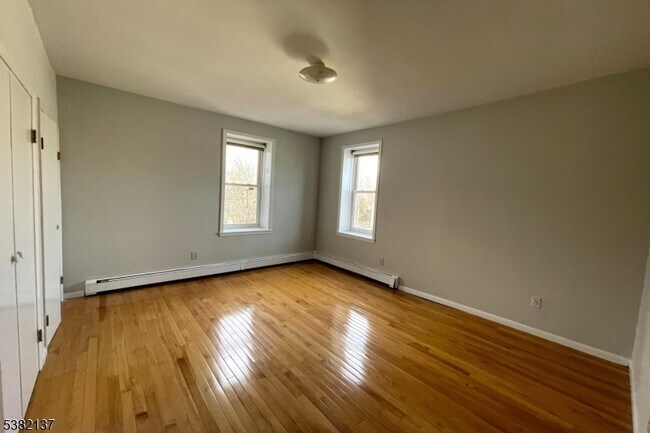Building Photo - 130 Forest St