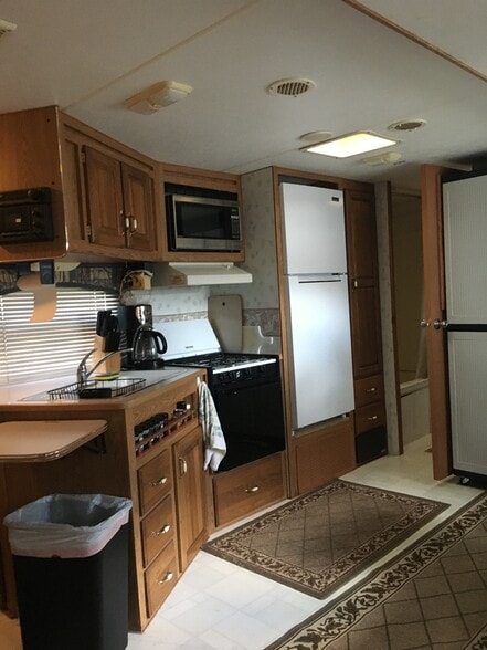 Building Photo - 2020 Lee Dr