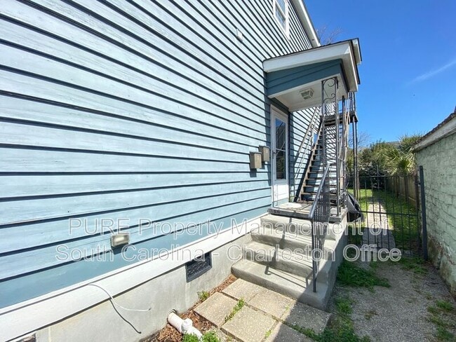 Building Photo - 24 S Tracy St