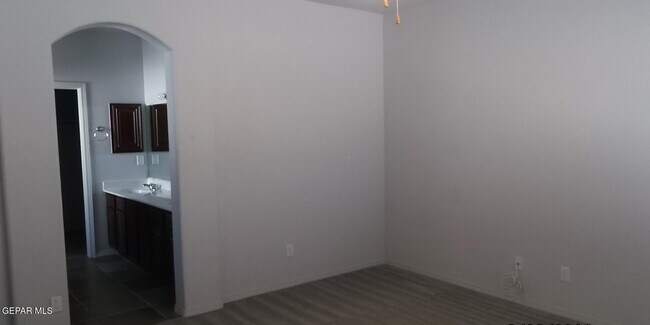 Building Photo - 612 Natasha Pl