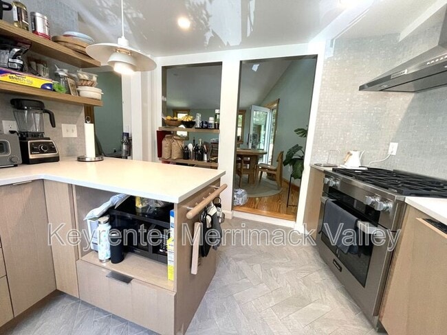 Building Photo - 44 River St