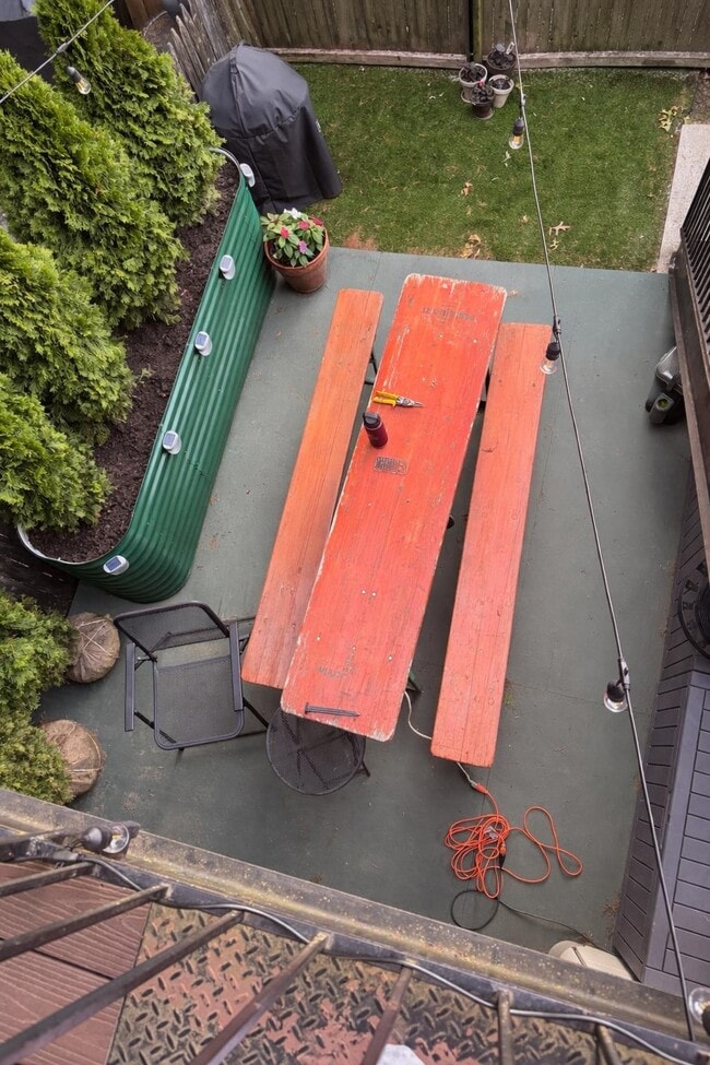 Building Photo - 228 Monroe St