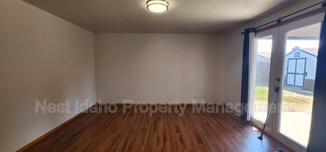 Building Photo - 5048 S Cole Rd