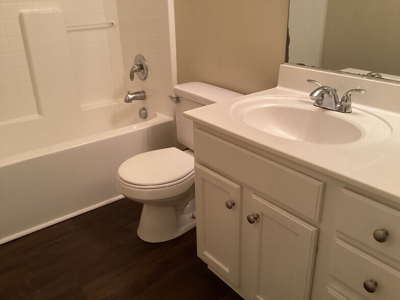 Building Photo - 237 Maypop Dr