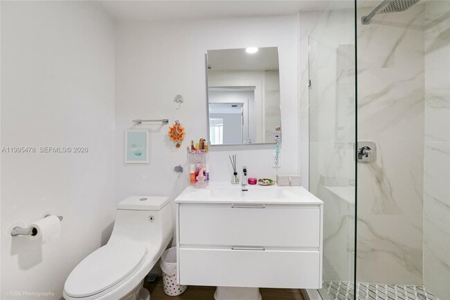 Building Photo - 560 Hampton Ln