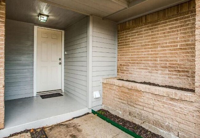 Building Photo - 7027 Coleshire Dr