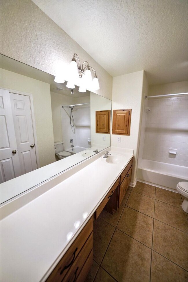 Building Photo - Stunning  Home in the Highly Sought-After ...