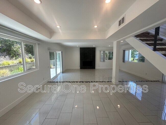 Building Photo - 4654 Galendo St