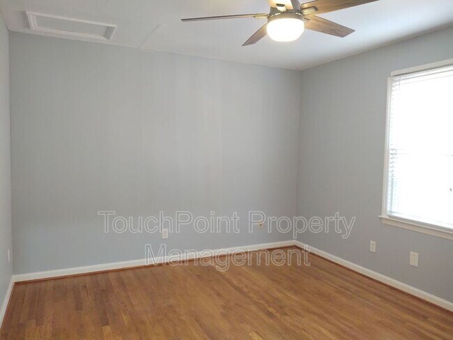 Building Photo - 224 Raintree Dr