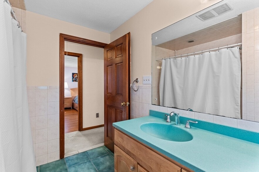 Building Photo - 81 Cotuit St